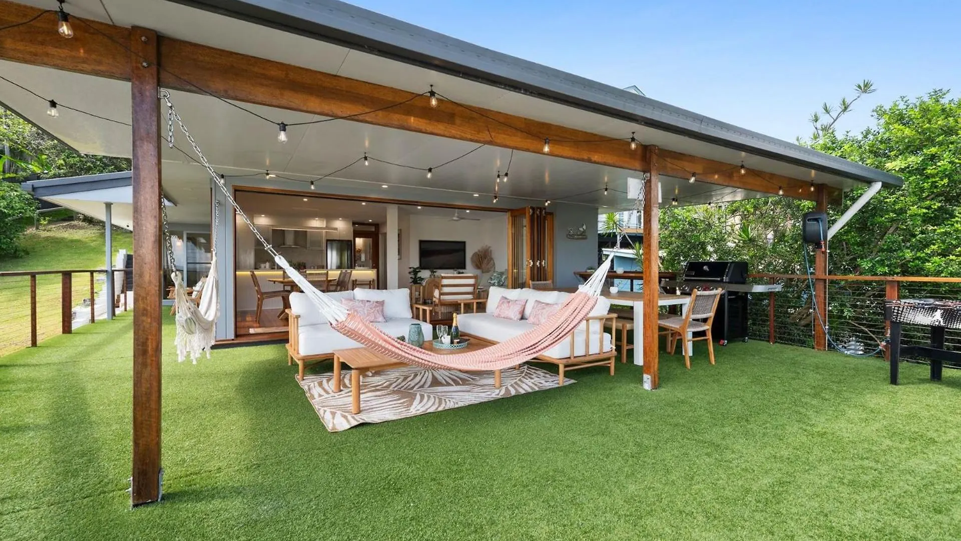 Treasureview Beach House #9 -Entire Property Coolum Beach 0*,  Ausztrália